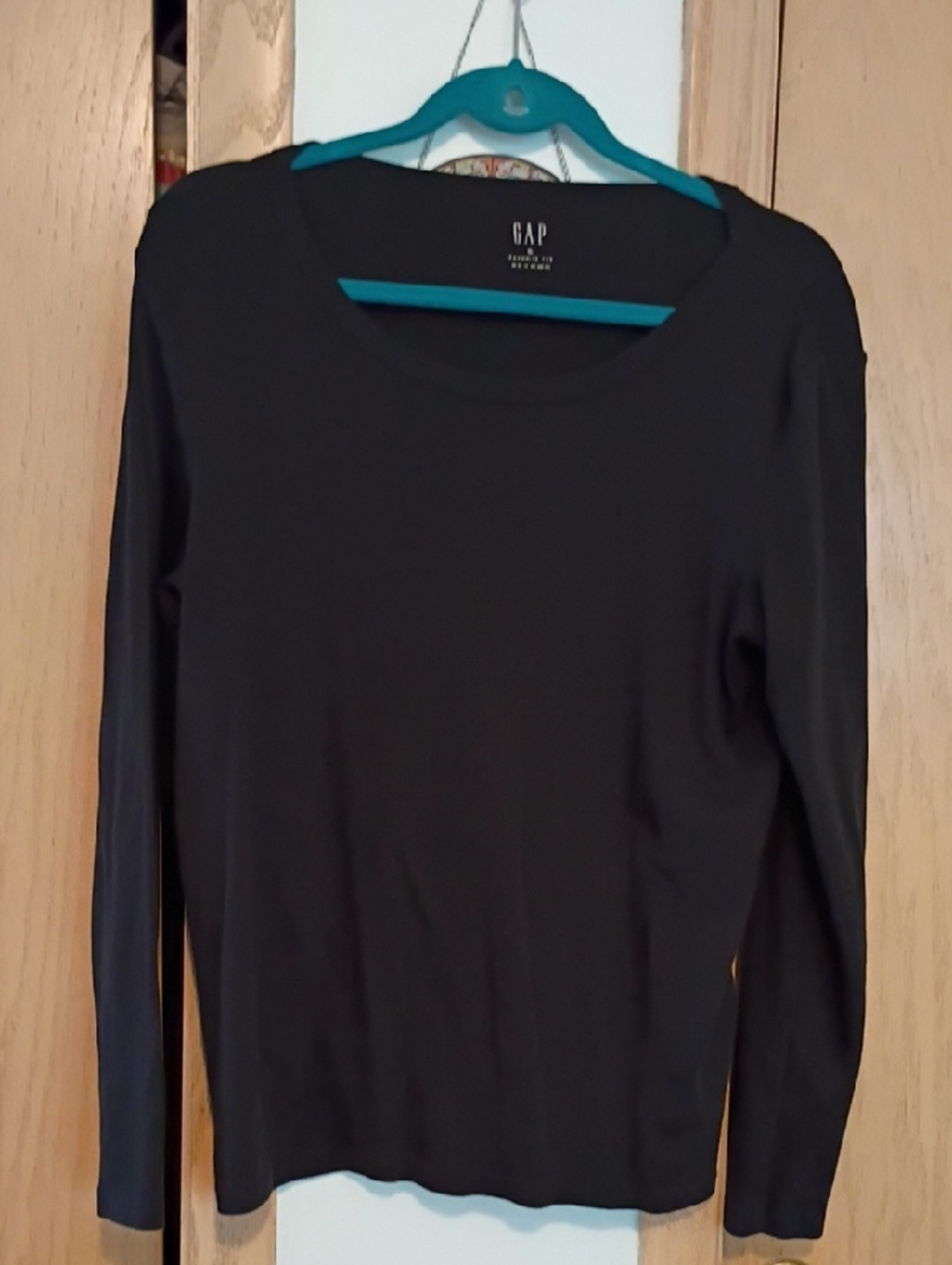 GAP Black Long Sleeve Scoop Neck Tee
